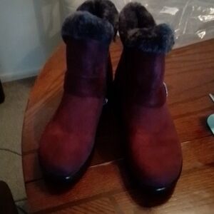 Women's Burgundy Fur-Lined Boots